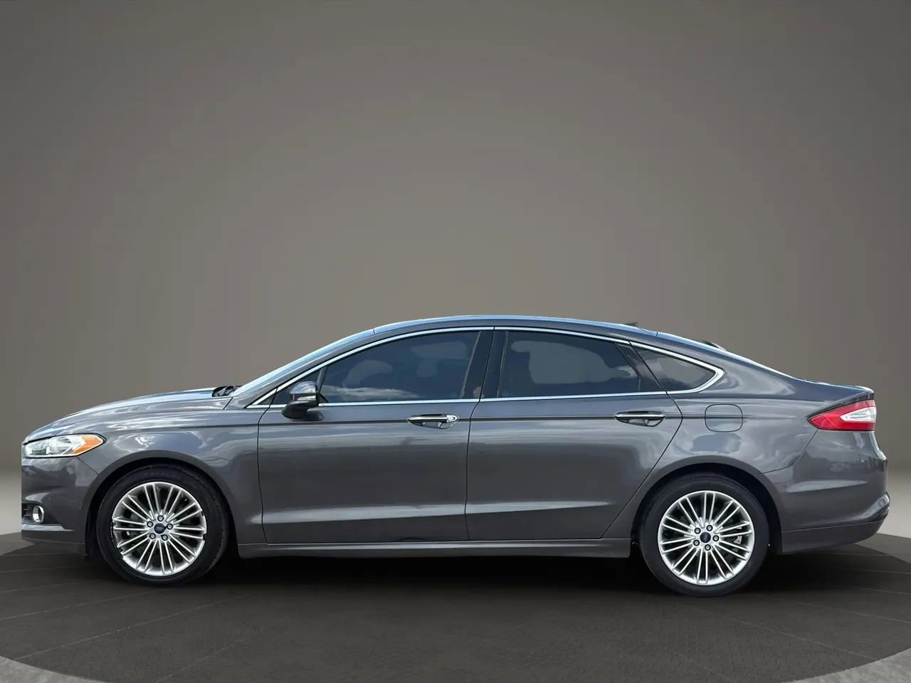 Used 2016 Ford Fusion SE w/ Equipment Group 202A image 8