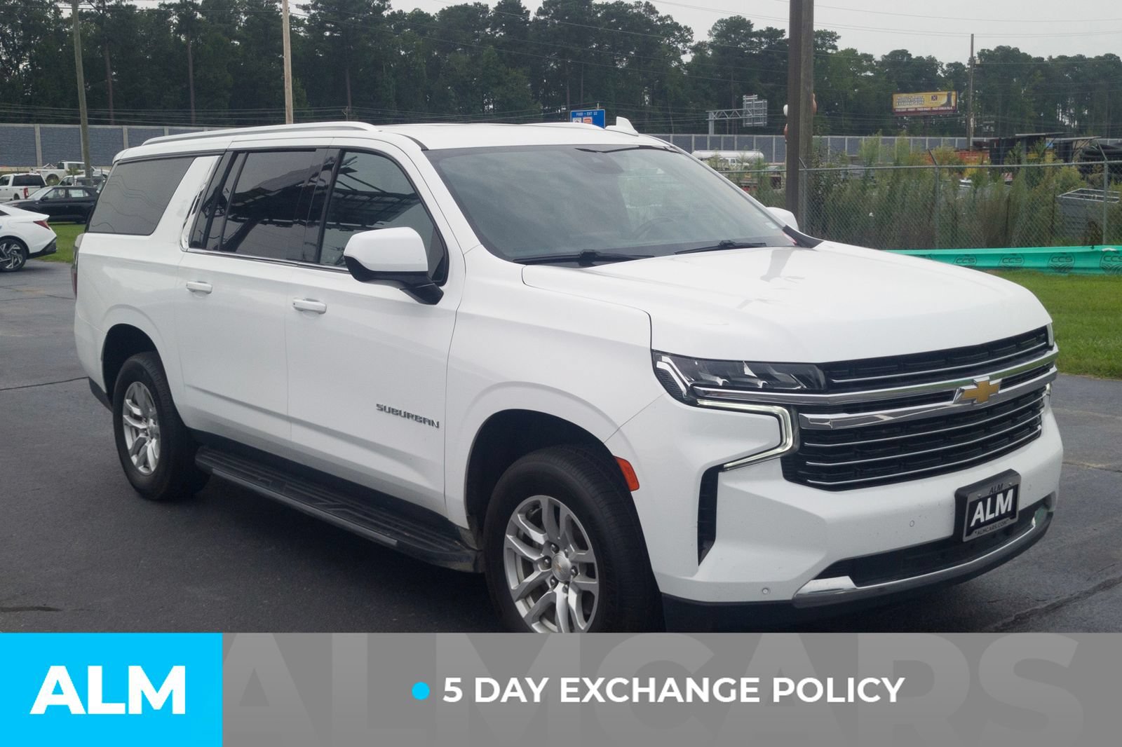 Used 2024 Chevrolet Suburban LT RWD image 3