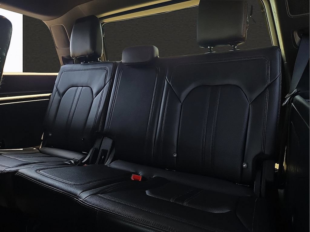 Used 2018 Ford Expedition Limited RWD image 9