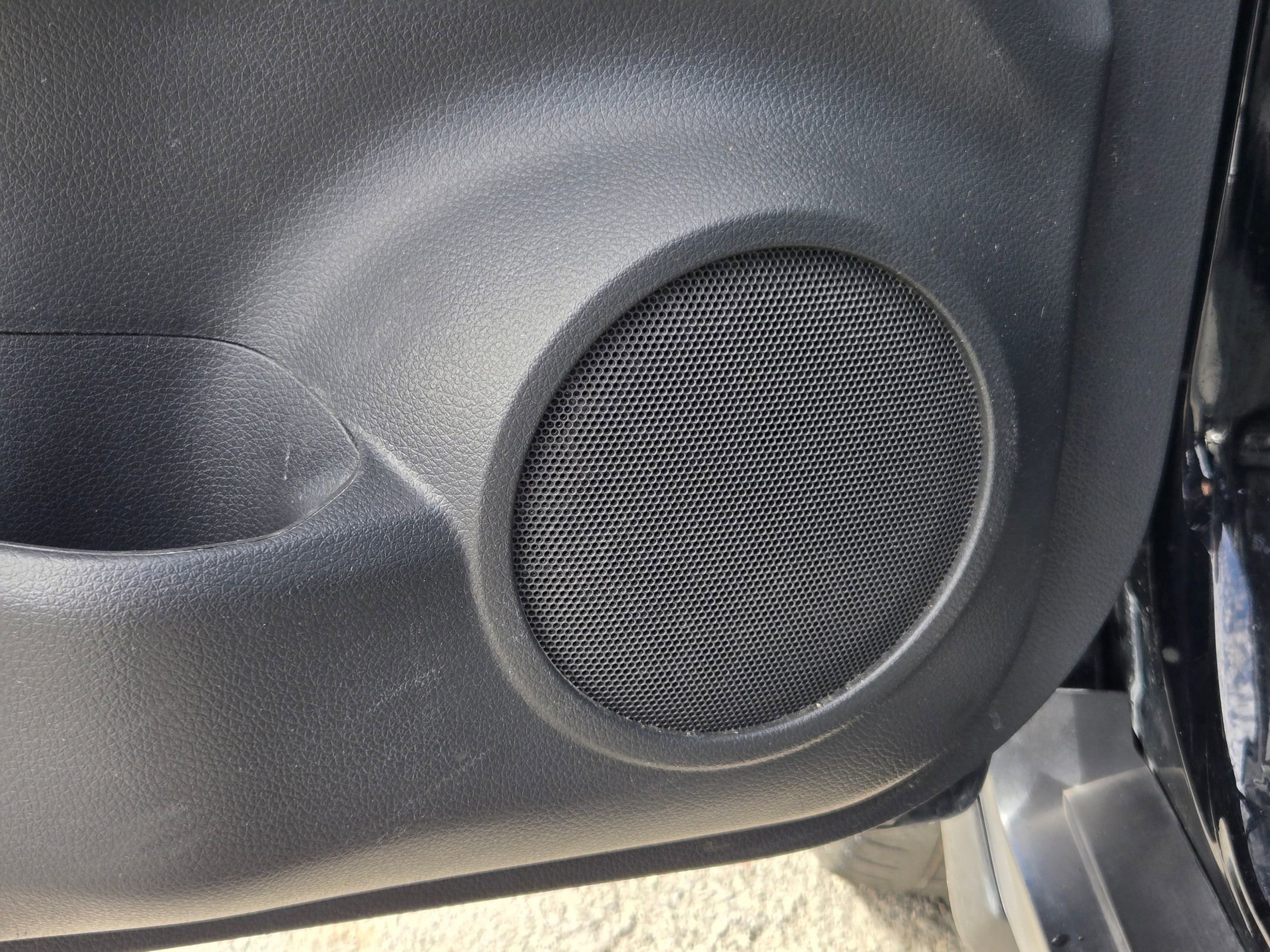 Used 2018 Nissan Rogue SV w/ Premium Package image 22