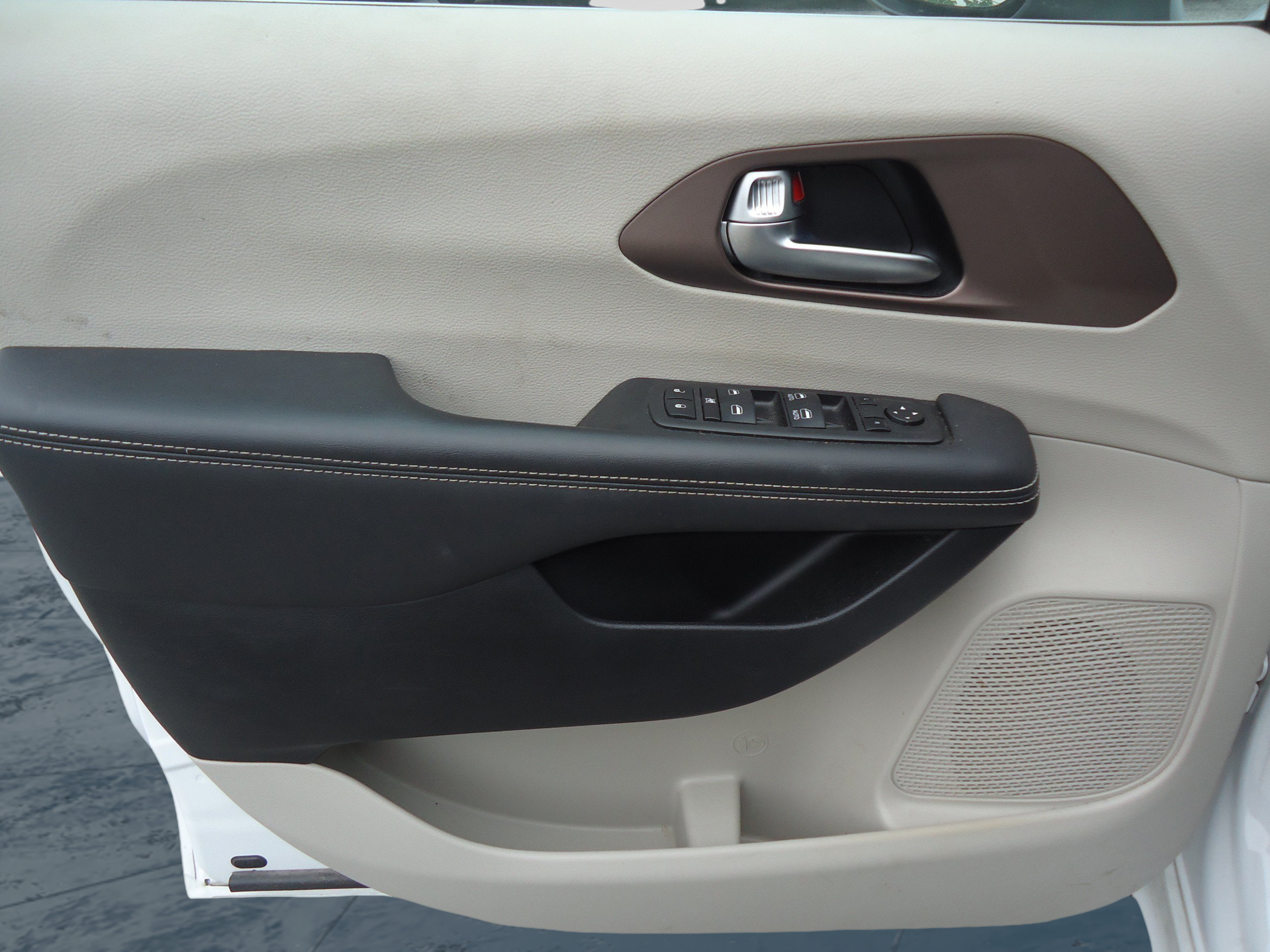 Used 2023 Chrysler Voyager LX FWD image 25