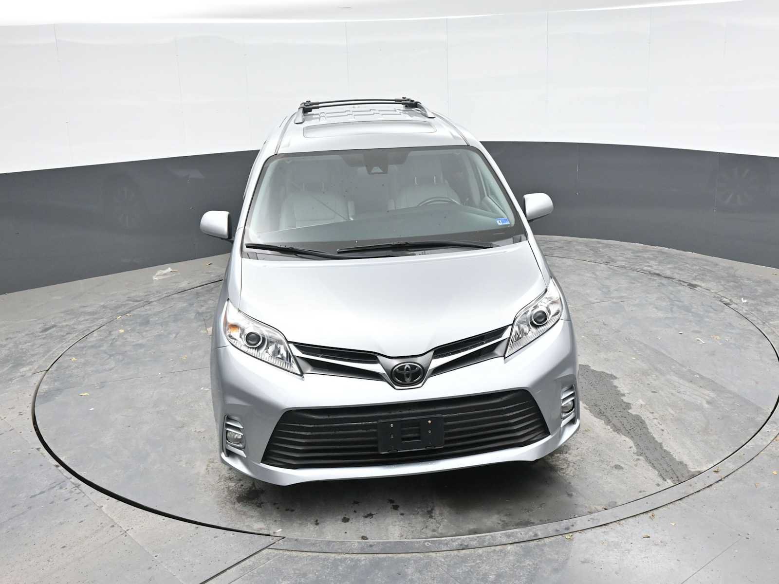 Used 2020 Toyota Sienna XLE w/ XLE Navigation Package AWD/4WD image 17