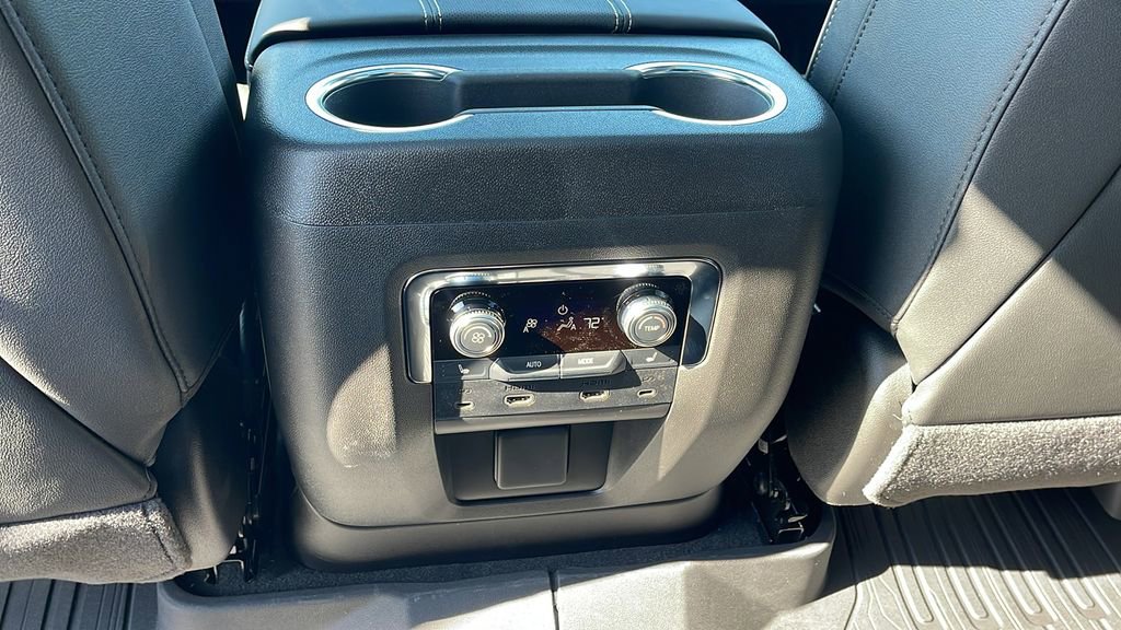 New 2026 GMC Yukon Elevation image 17