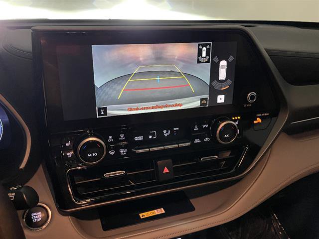 Used 2023 Toyota Highlander Limited image 16