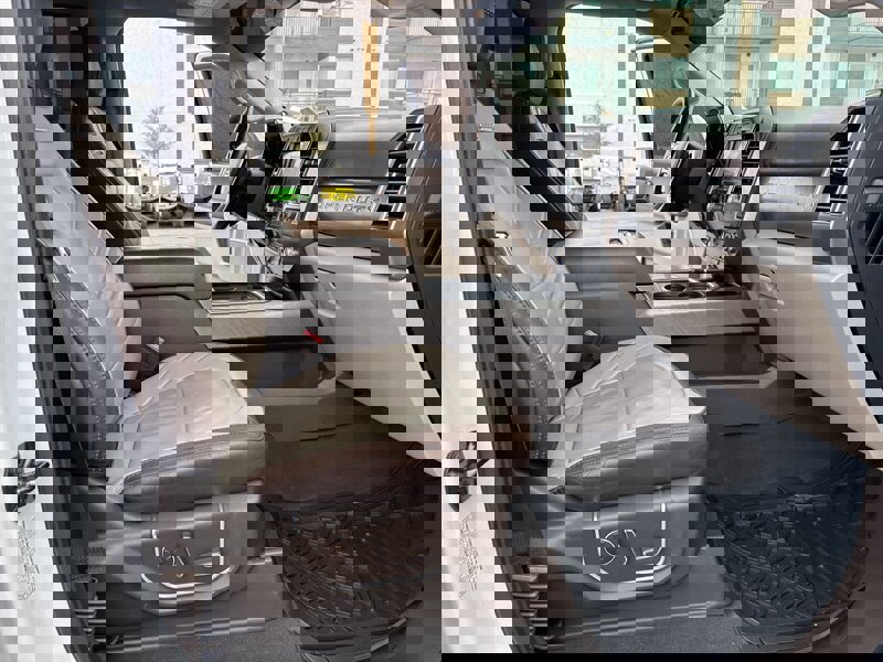 Used 2019 Ford F350 Limited image 27