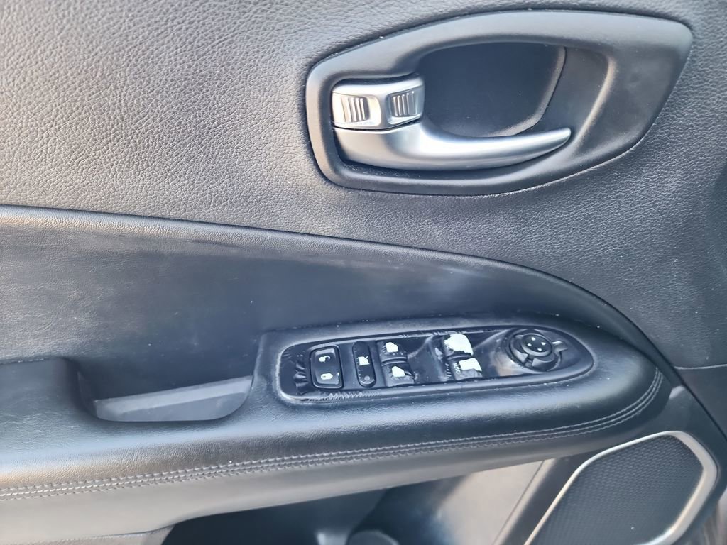 Used 2019 Jeep Compass Altitude image 13