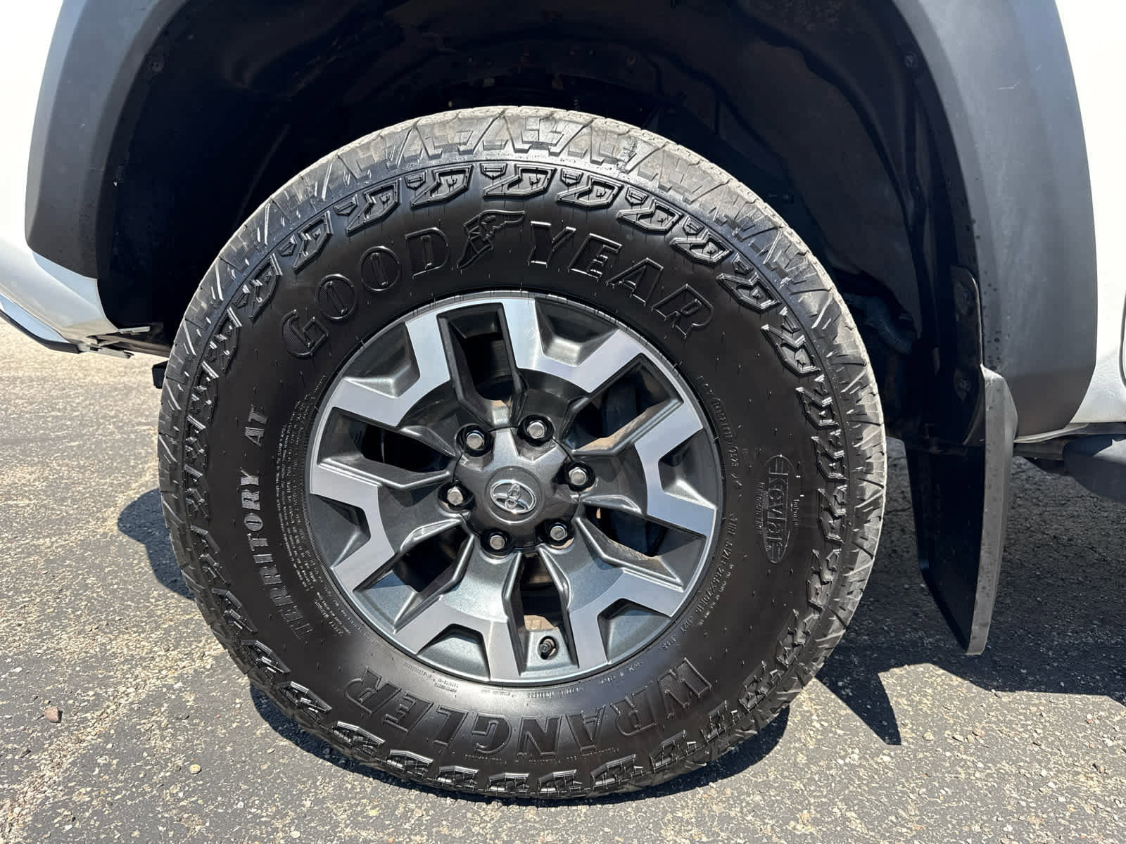 Used 2023 Toyota Tacoma TRD Off-Road w/ Technology Package image 3