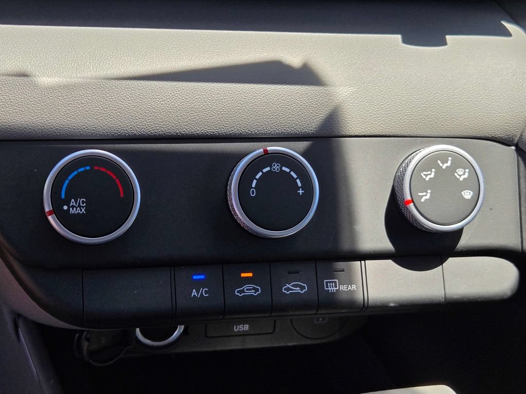 Used 2026 Hyundai Elantra SE FWD image 18
