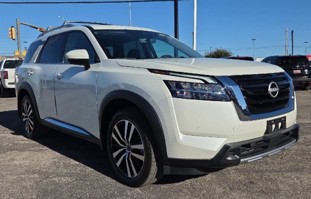 Certified 2024 Nissan Pathfinder Platinum image 1
