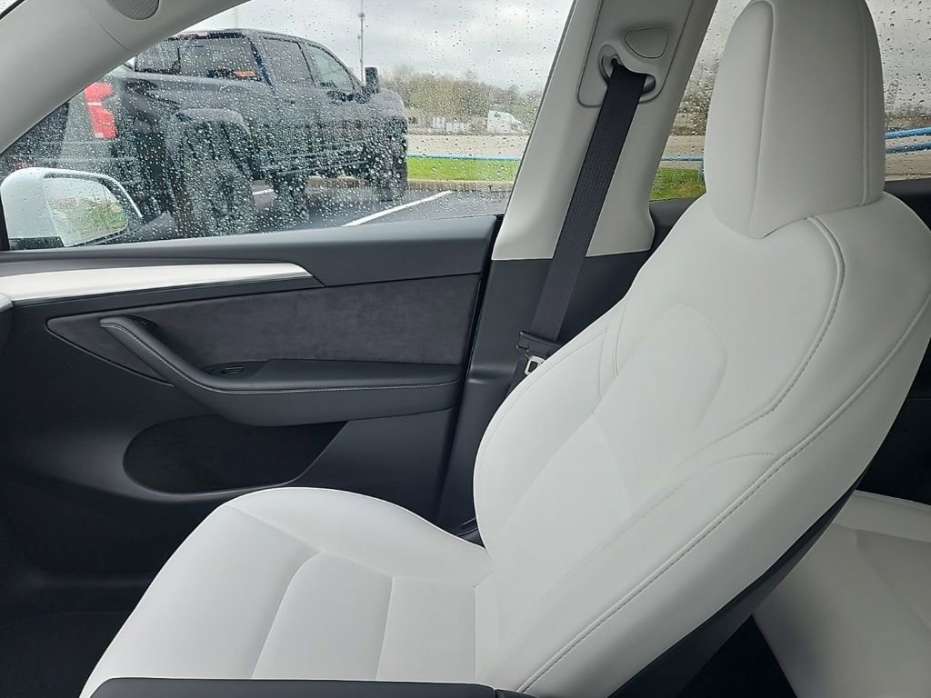 Used 2024 Tesla Model Y Long Range image 24