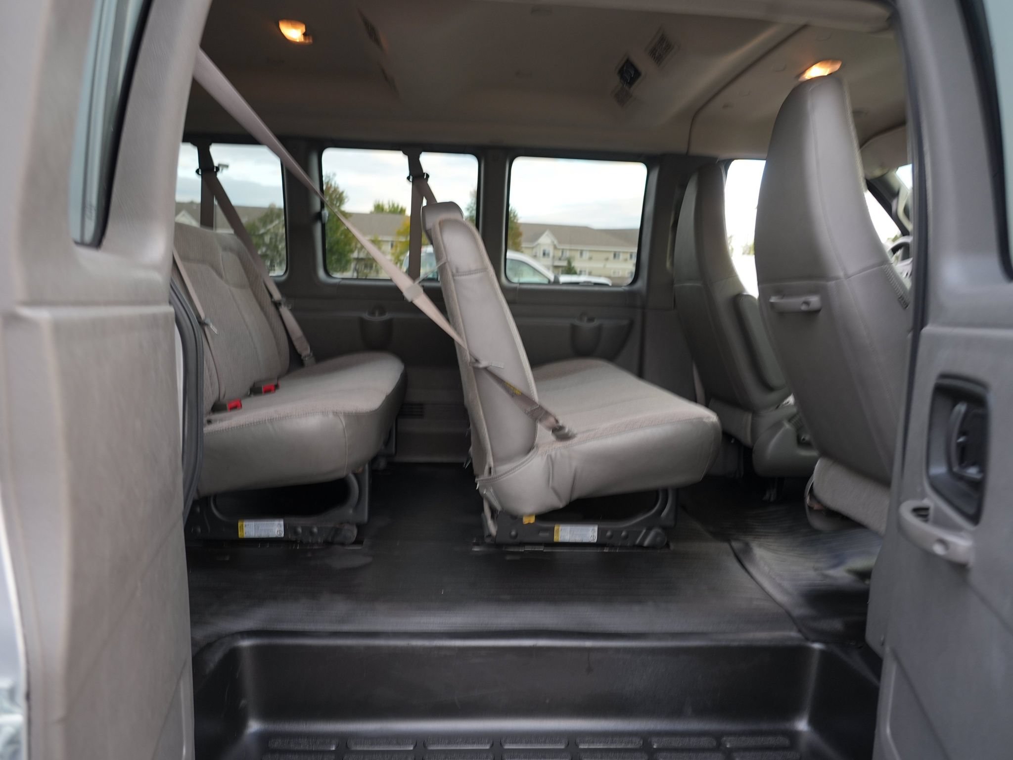 Used 2018 Chevrolet Express 2500 LS w/ Driver Convenience Package RWD image 21