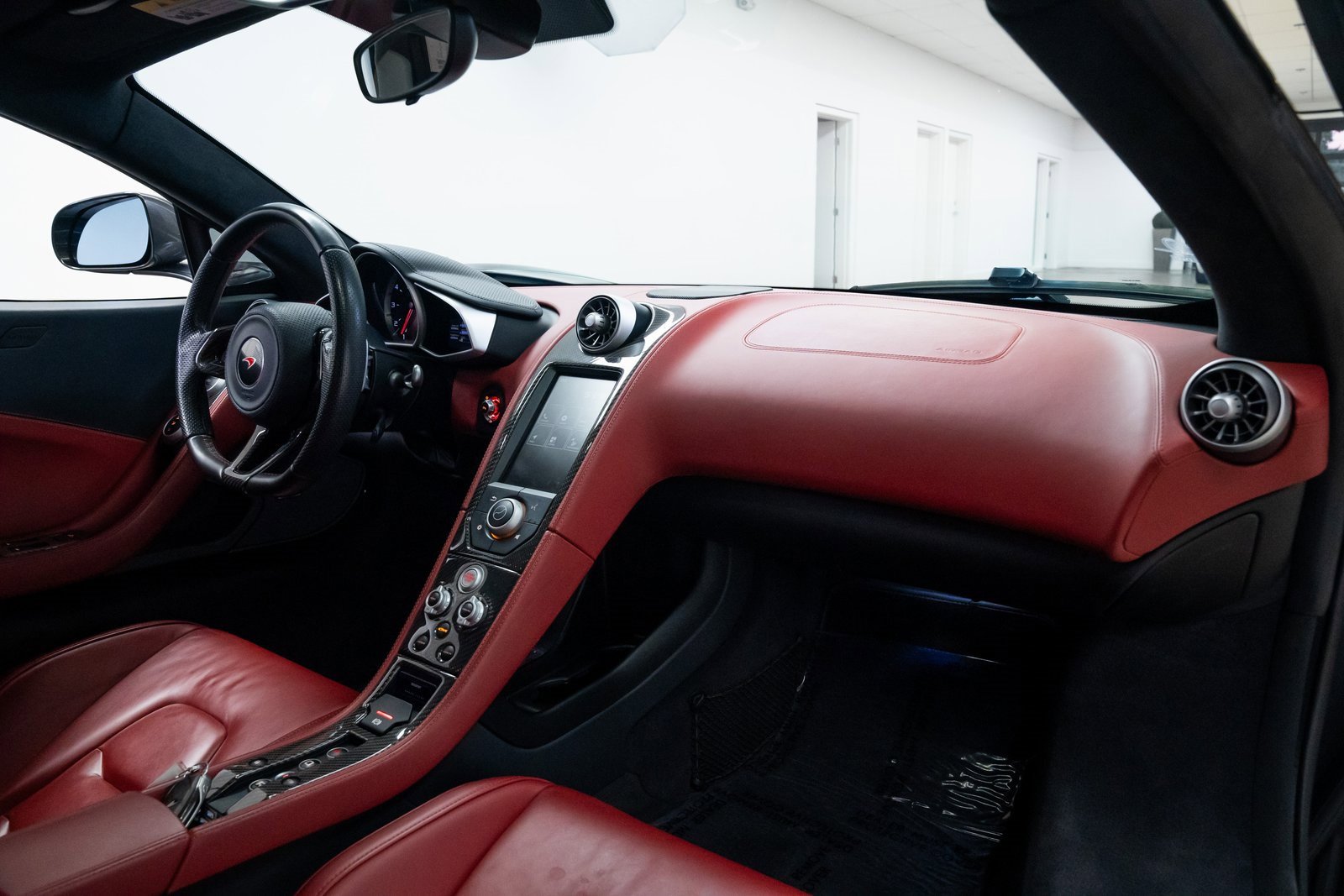 Used 2015 McLaren 650S Coupe image 27