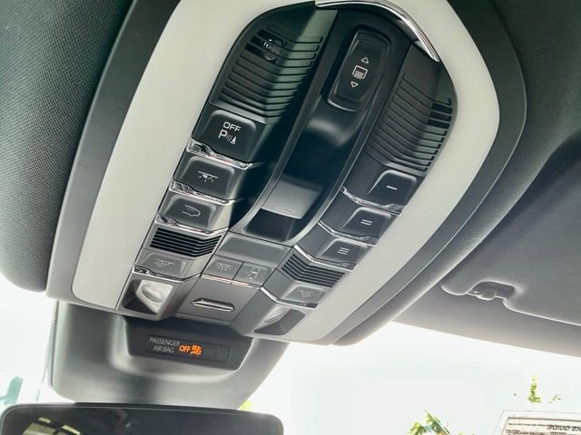 Used 2023 Porsche Macan AWD/4WD image 35