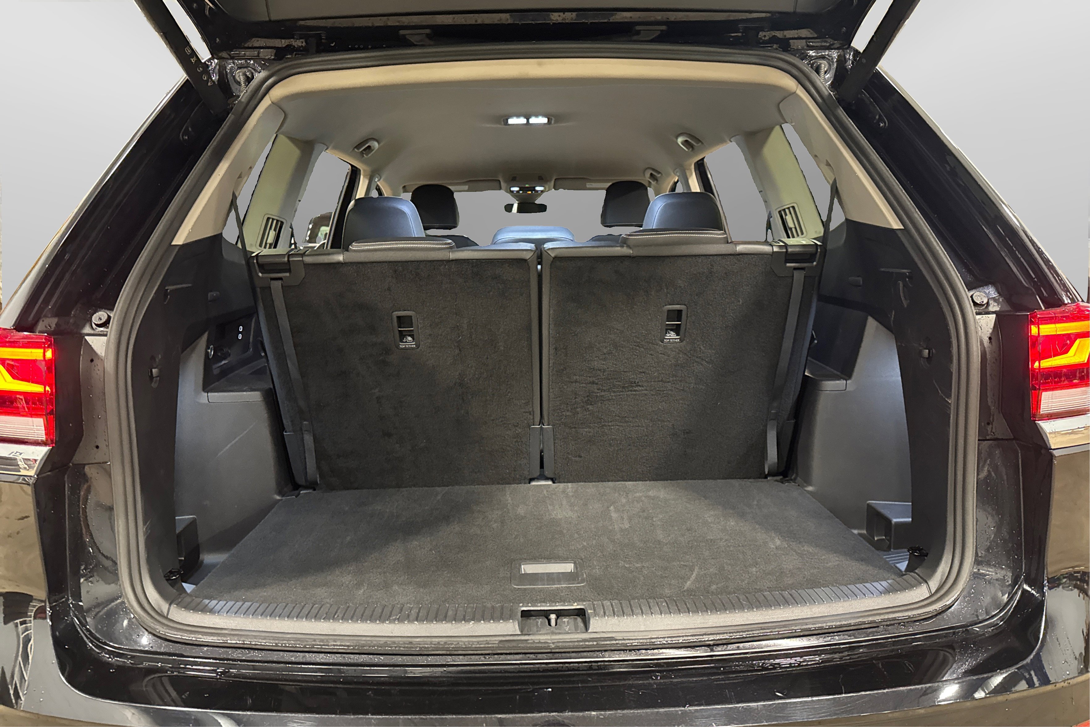 Used 2025 Volkswagen Atlas SE image 45