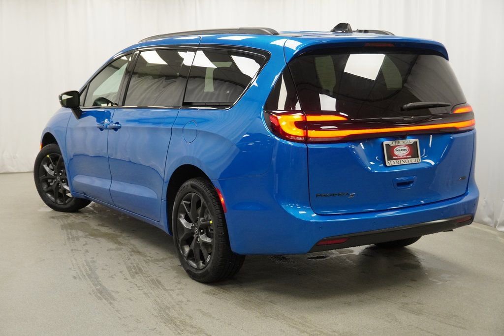 New 2026 Chrysler Pacifica Select w/ S Appearance Package image 13