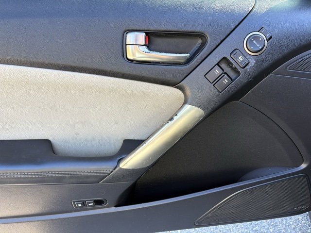 Used 2014 Hyundai Genesis 2.0T image 11