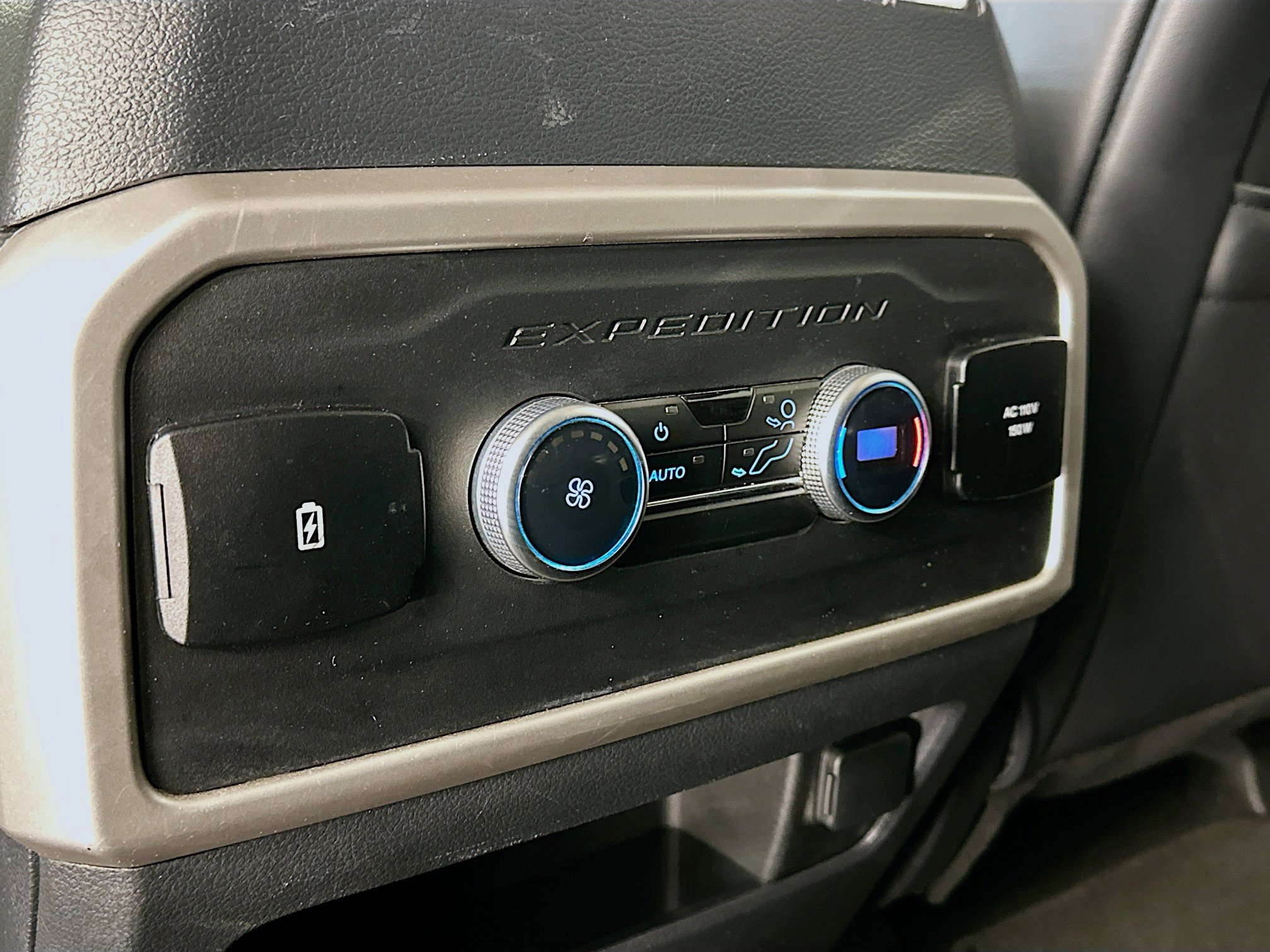 Used 2024 Ford Expedition XLT image 28