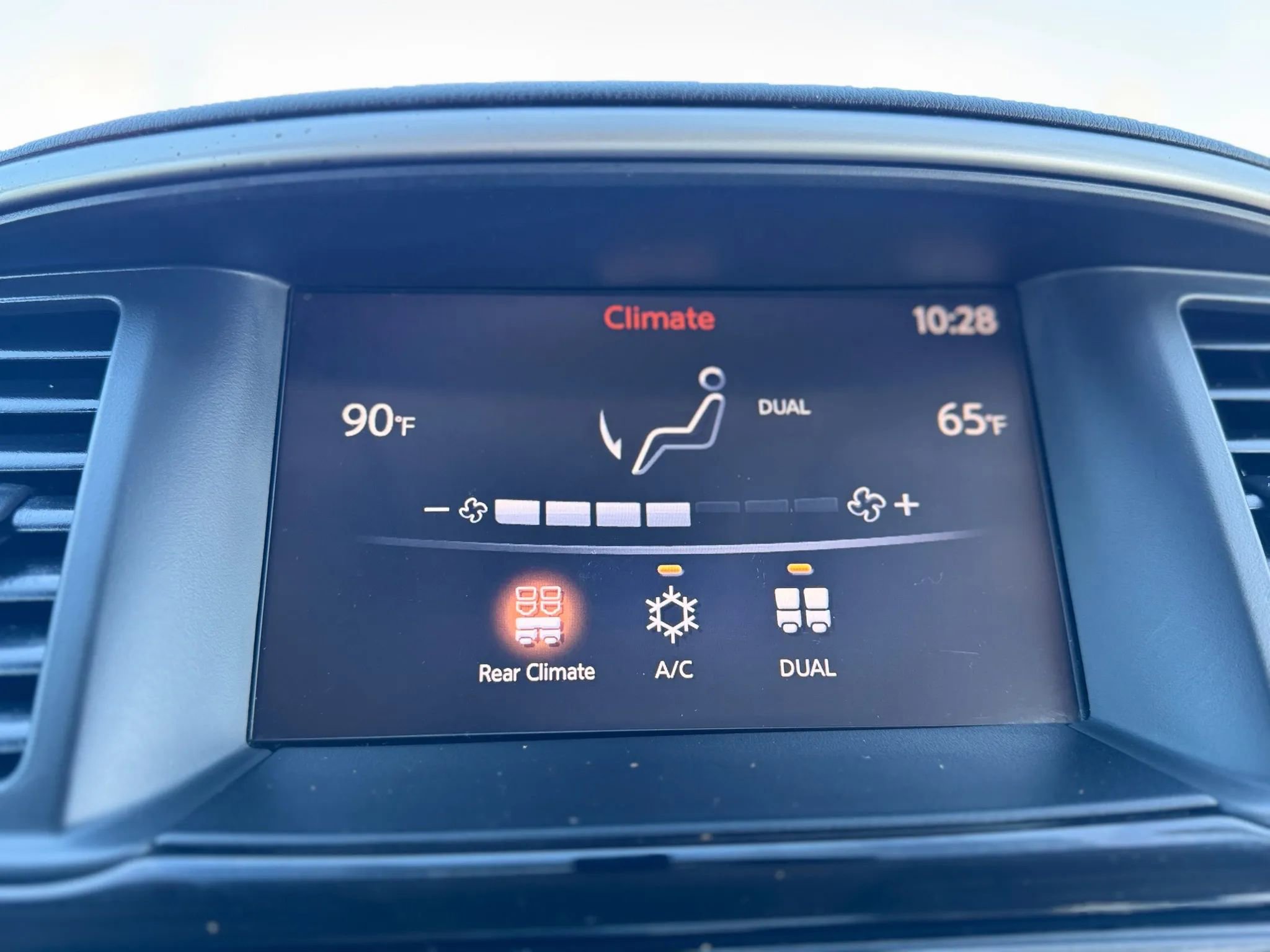 Used 2017 Nissan Pathfinder SV image 26