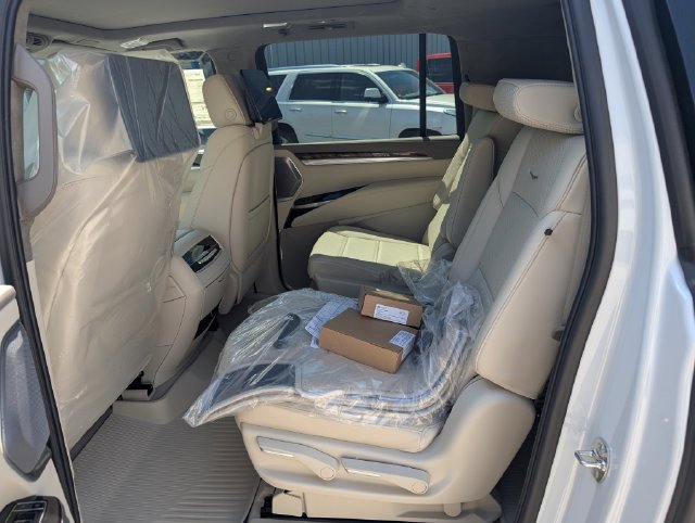 New 2026 Cadillac Escalade ESV Platinum Sport w/ LPO, ONYX Package AWD/4WD image 9