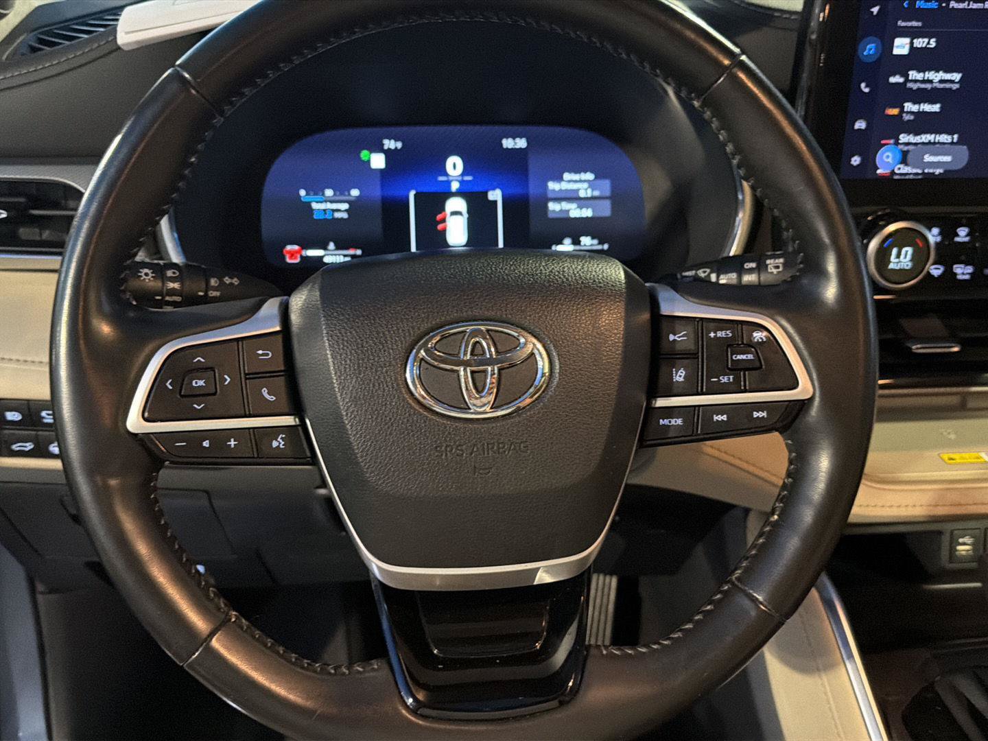 Used 2023 Toyota Highlander Platinum FWD image 21