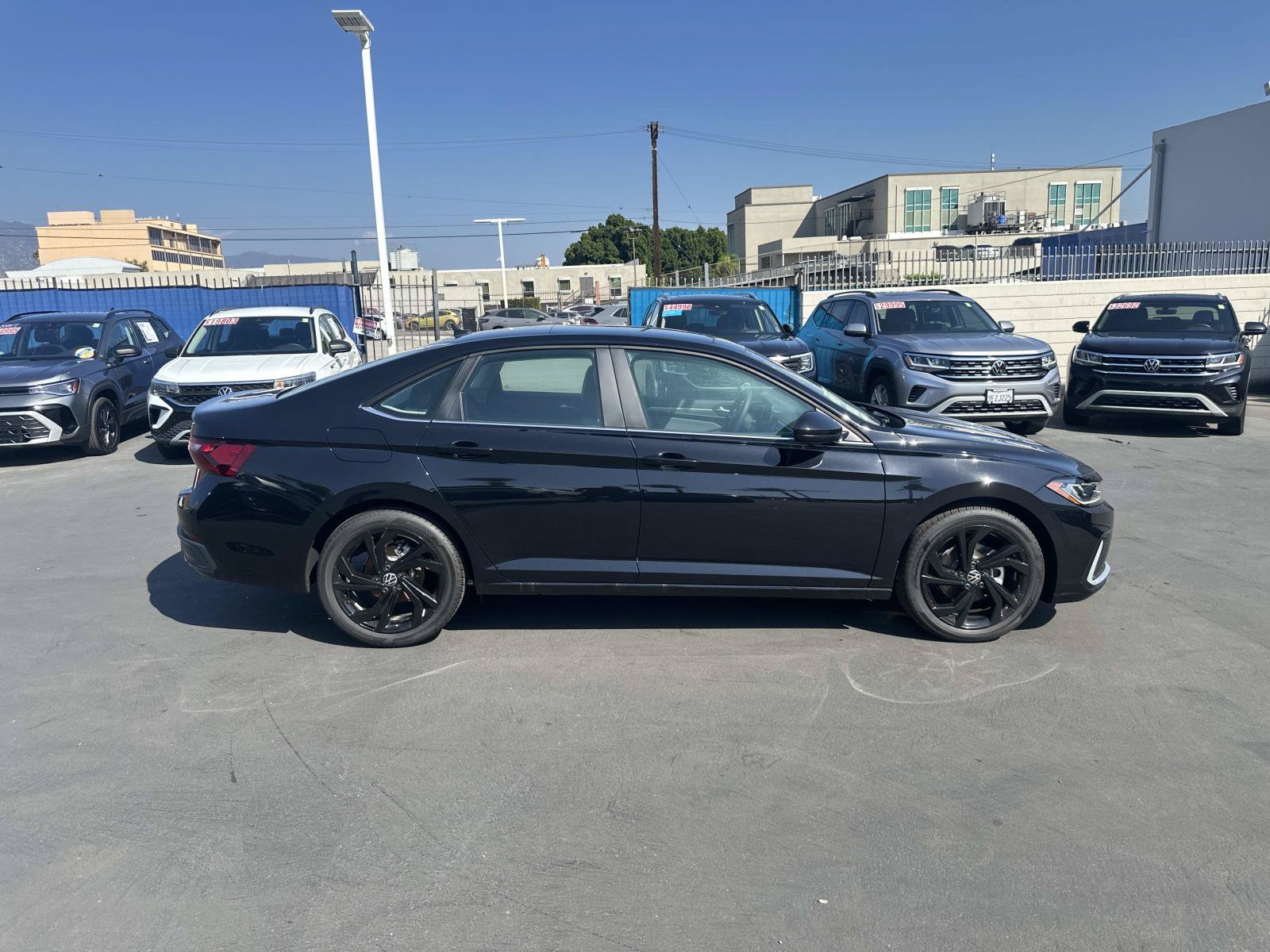 New 2026 Volkswagen Jetta SE FWD image 3