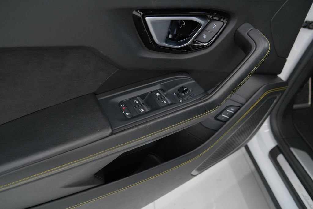 Used 2021 Lamborghini Urus image 53