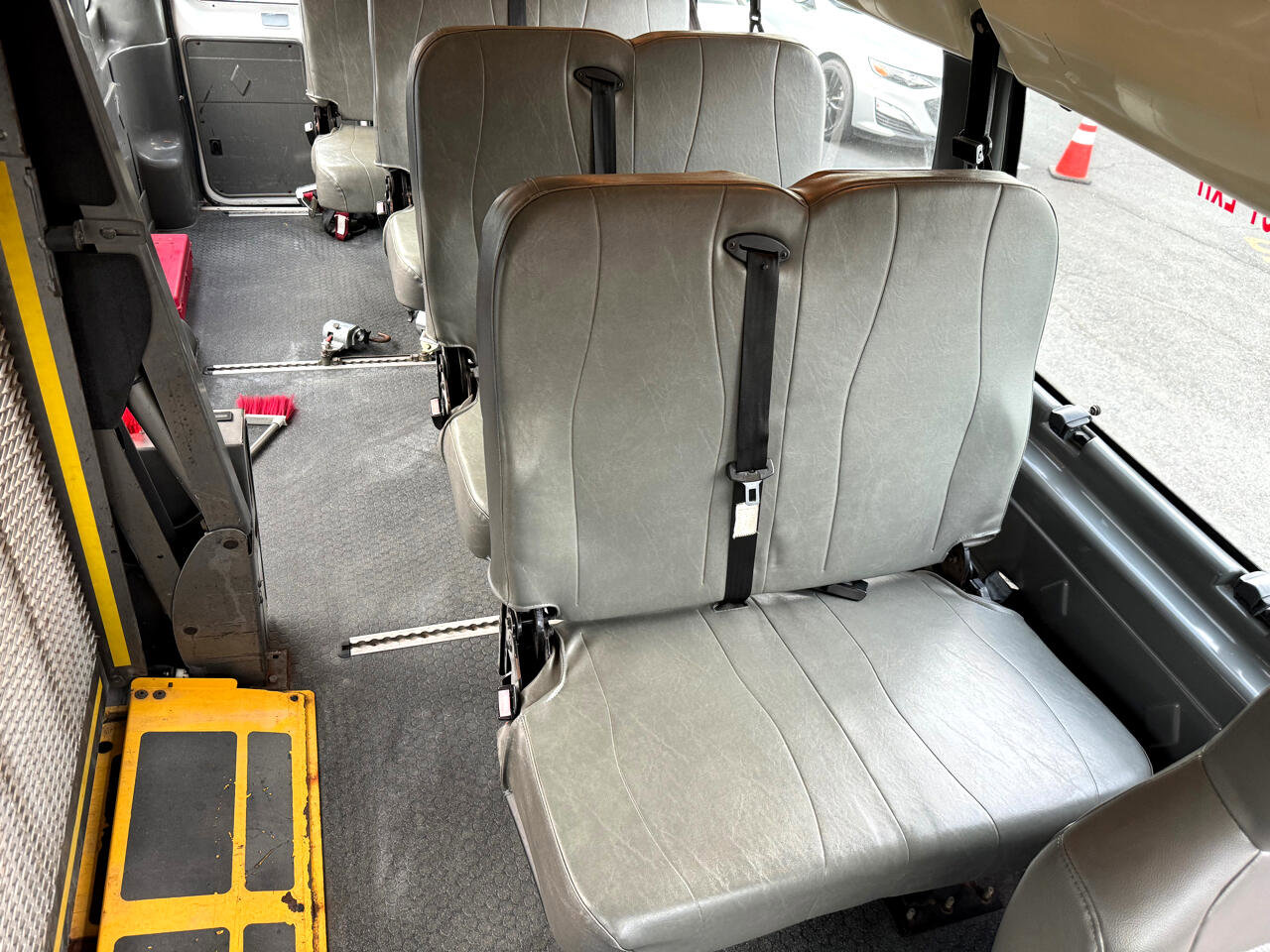 Used 2009 Ford E-250 and Econoline 250 Extended image 13