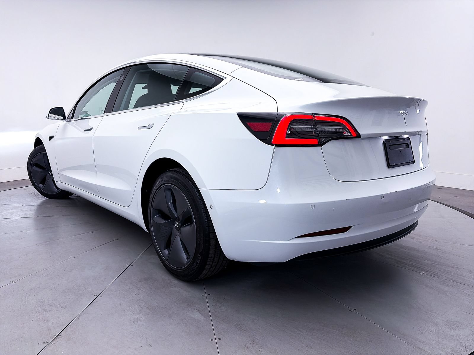 Used 2019 Tesla Model 3 Standard Range Plus RWD image 2