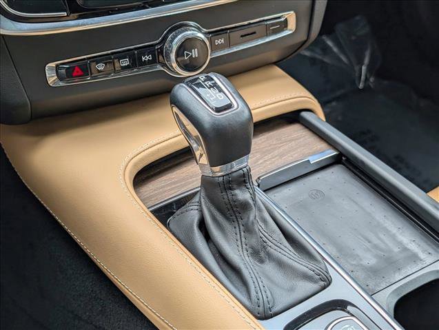 Used 2021 Volvo V90 T6 Cross Country image 11