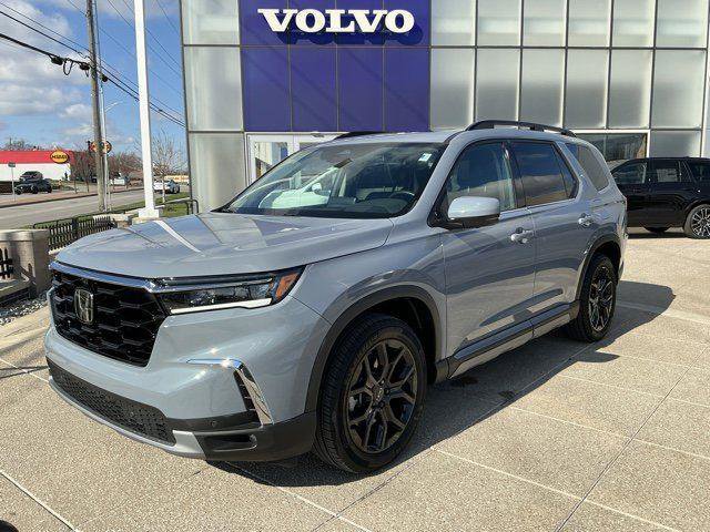 Used 2025 Honda Pilot Elite image 1