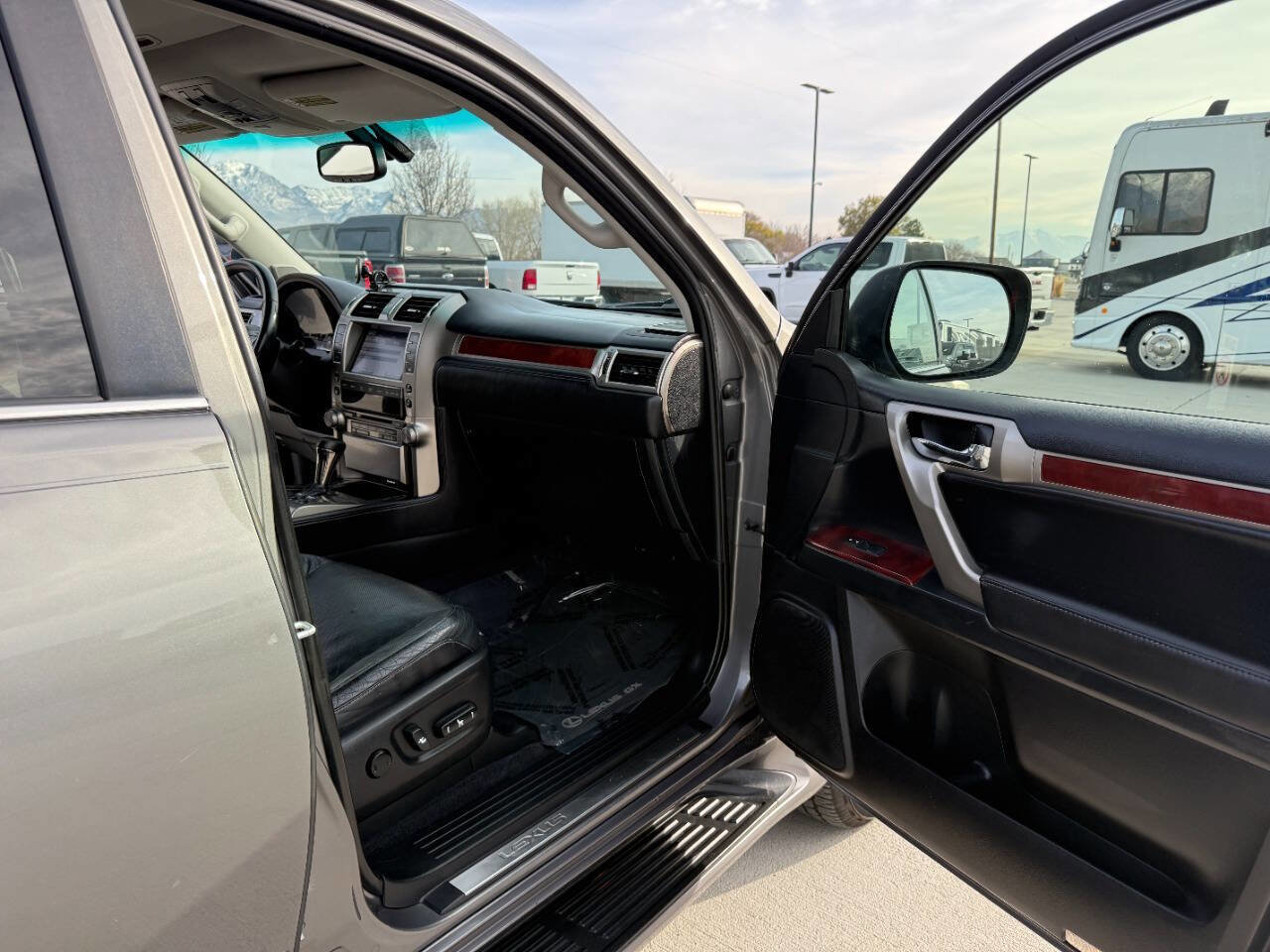 Used 2013 Lexus GX 460 image 24