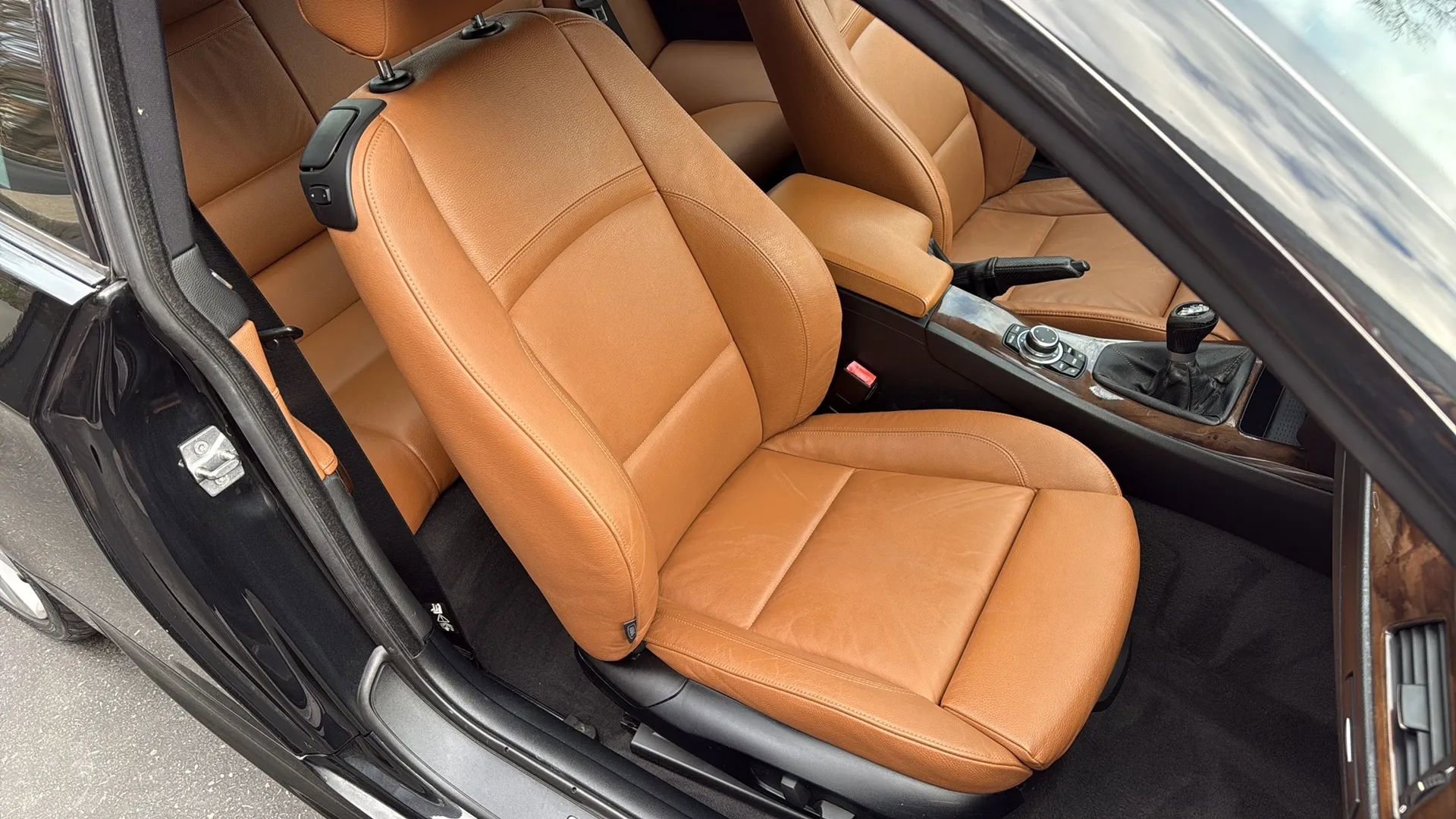 Used 2010 BMW 335i Coupe image 16