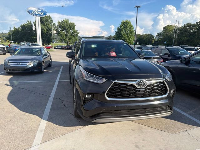 Used 2024 Toyota Highlander Platinum AWD/4WD image 4