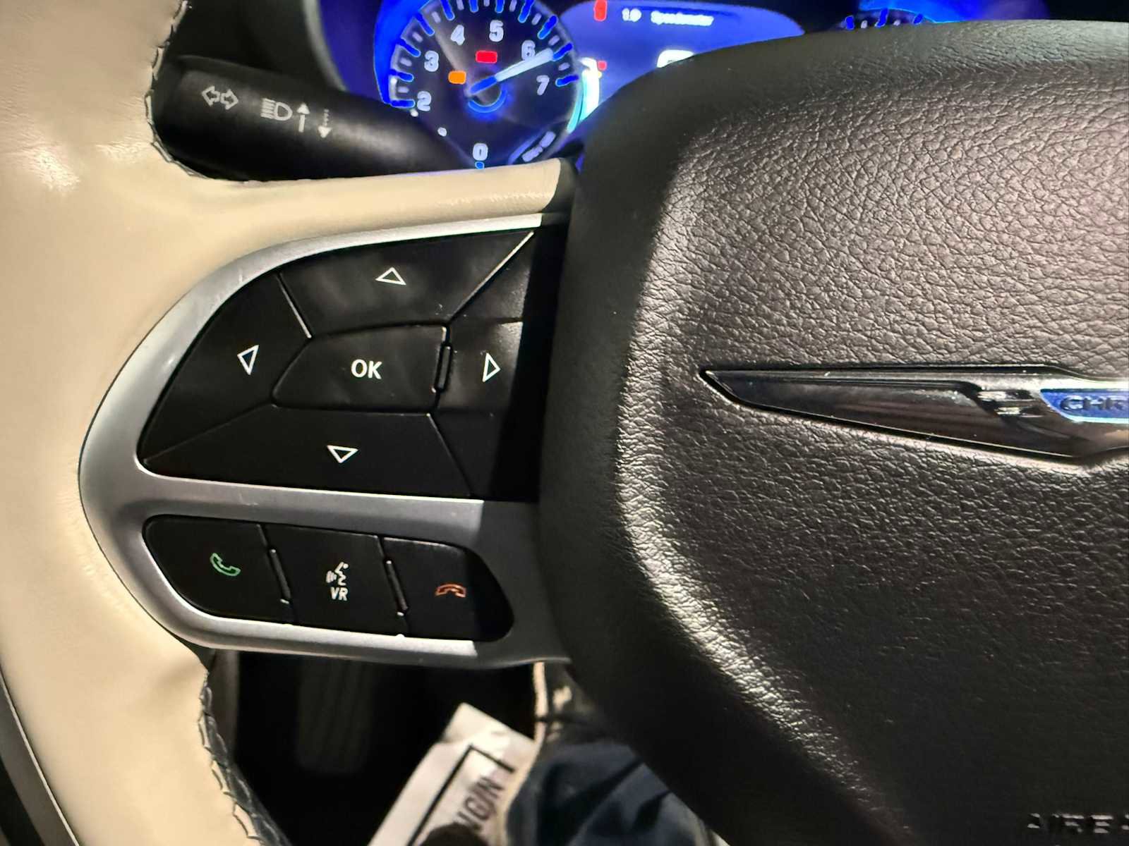 Used 2019 Chrysler Pacifica Limited image 28