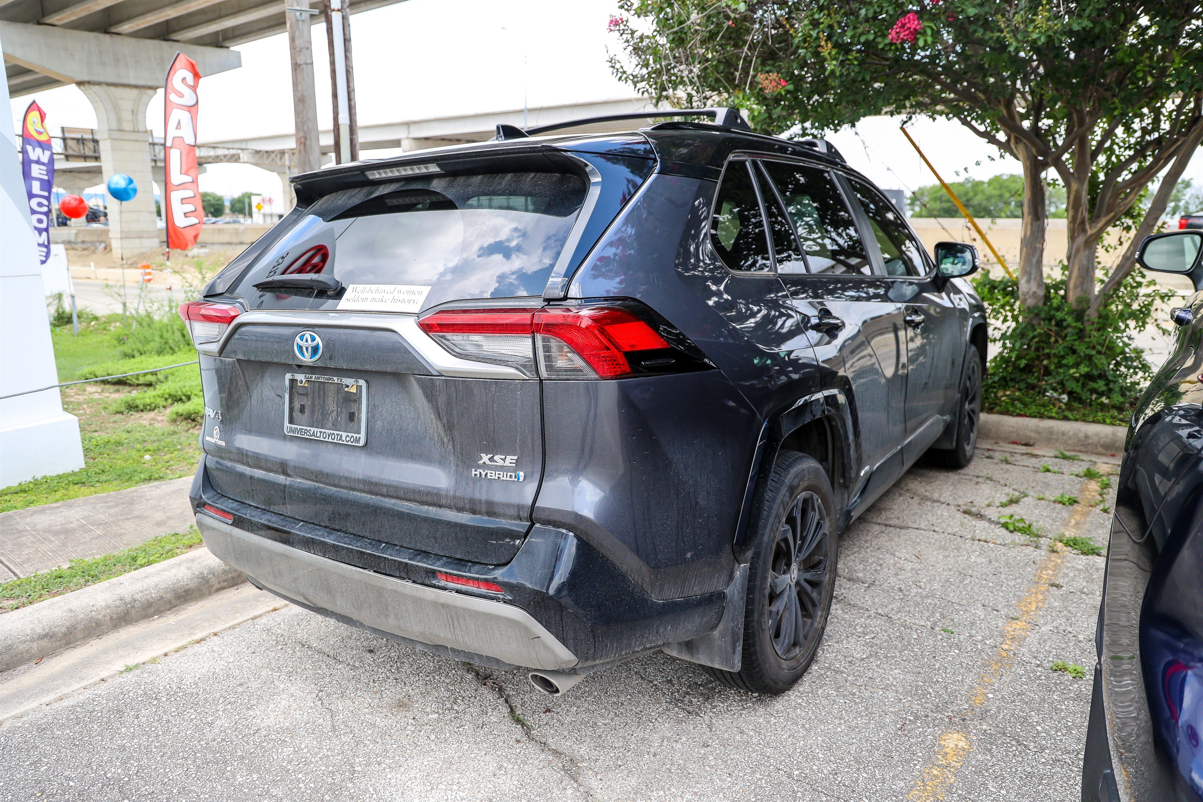 Used 2023 Toyota RAV4 XSE AWD/4WD image 7