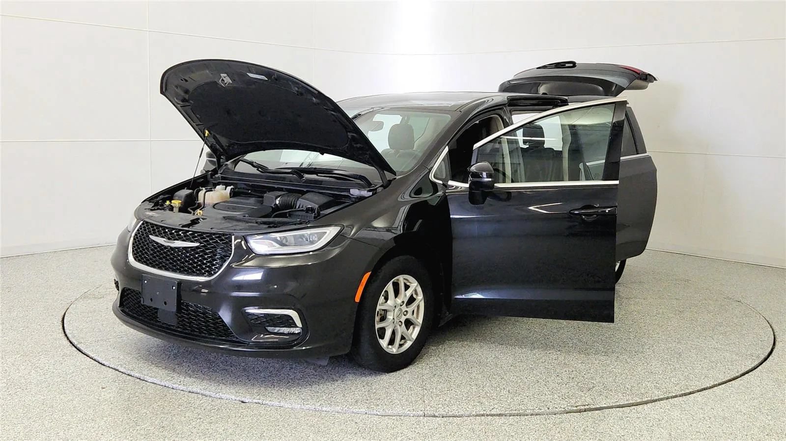 Used 2023 Chrysler Pacifica Touring-L FWD image 11