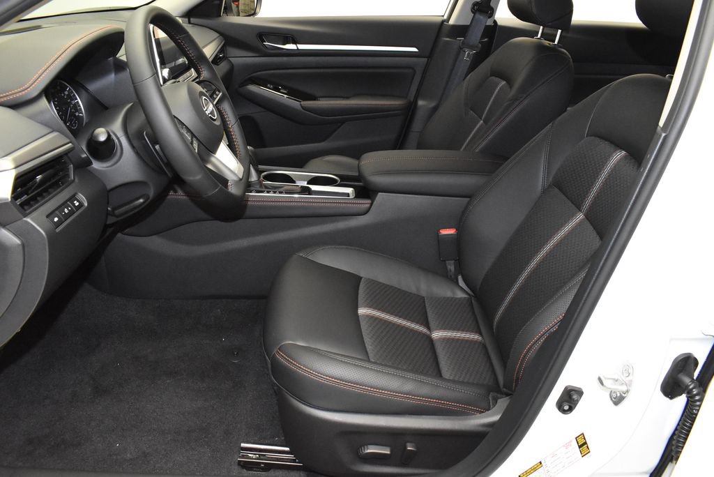 Used 2025 Nissan Altima 2.5 SR FWD image 13