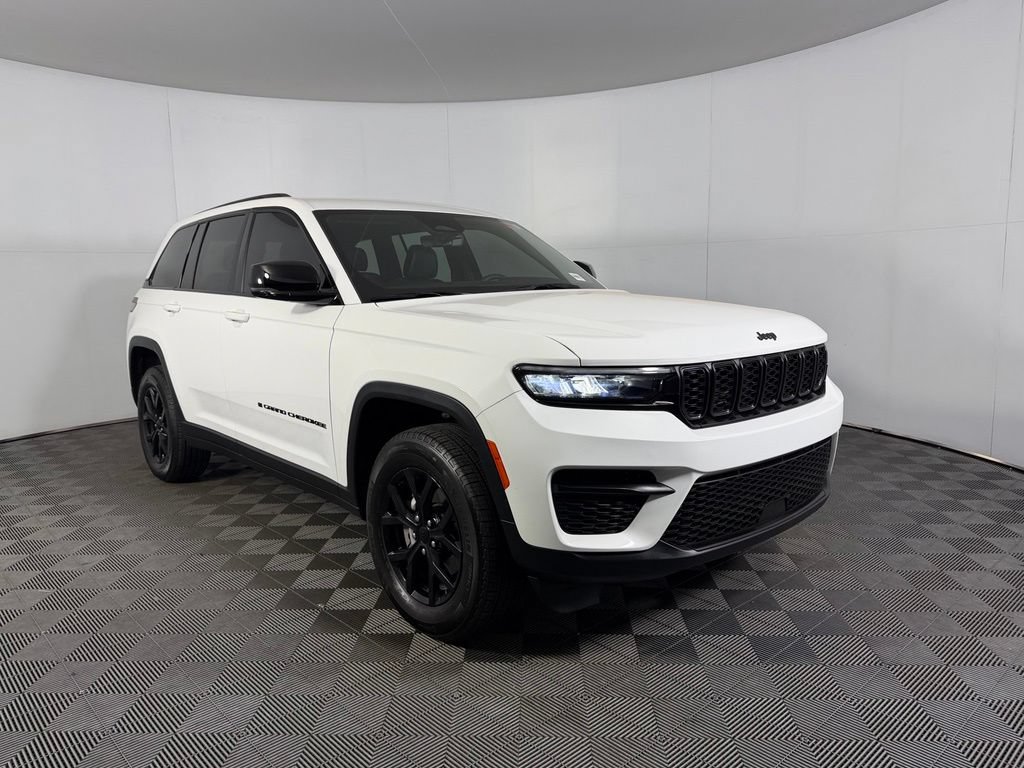 Certified 2025 Jeep Grand Cherokee Altitude AWD/4WD image 5