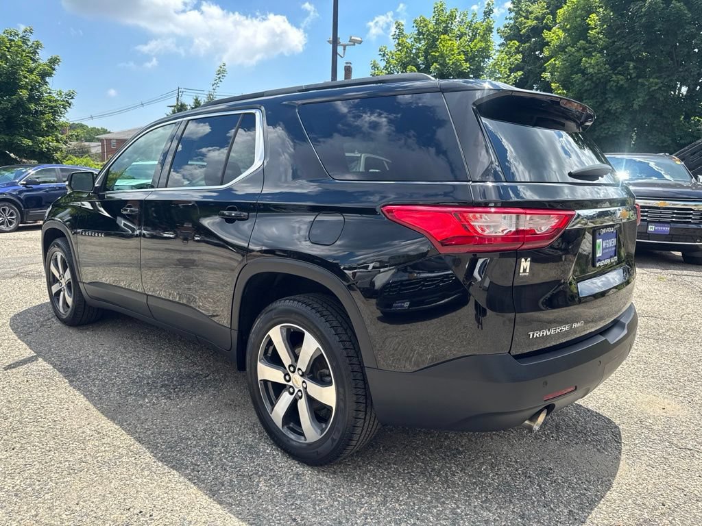 Used 2021 Chevrolet Traverse LT w/ LT Premium Package AWD/4WD image 4