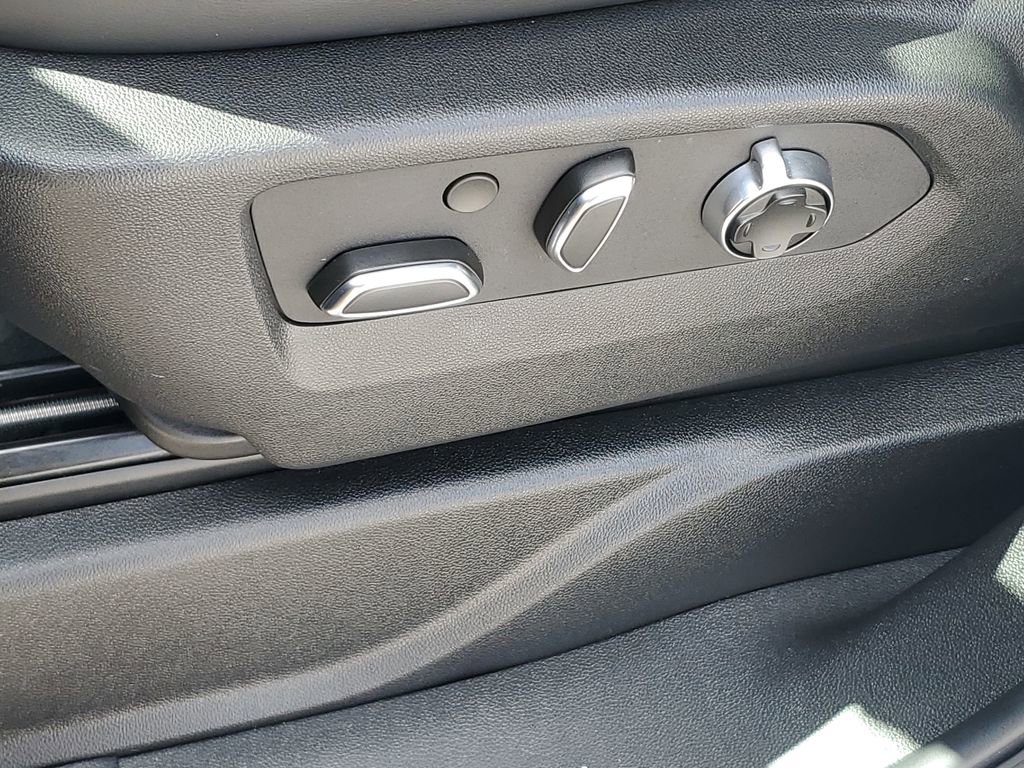 Used 2025 GMC Yukon Denali Ultimate image 19