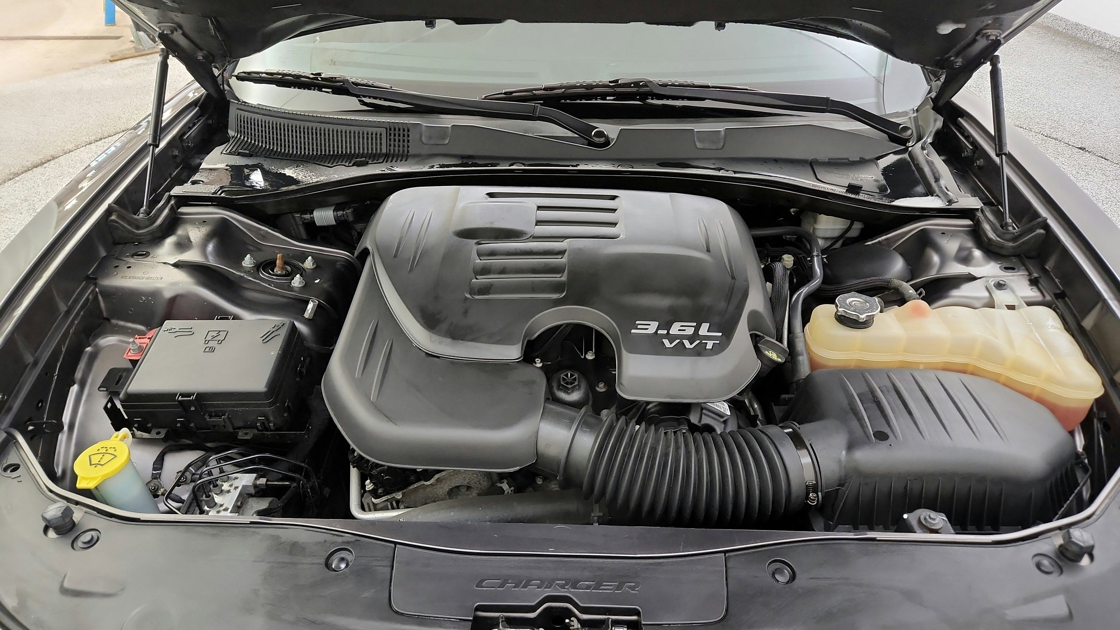 Used 2015 Dodge Charger SE RWD image 33