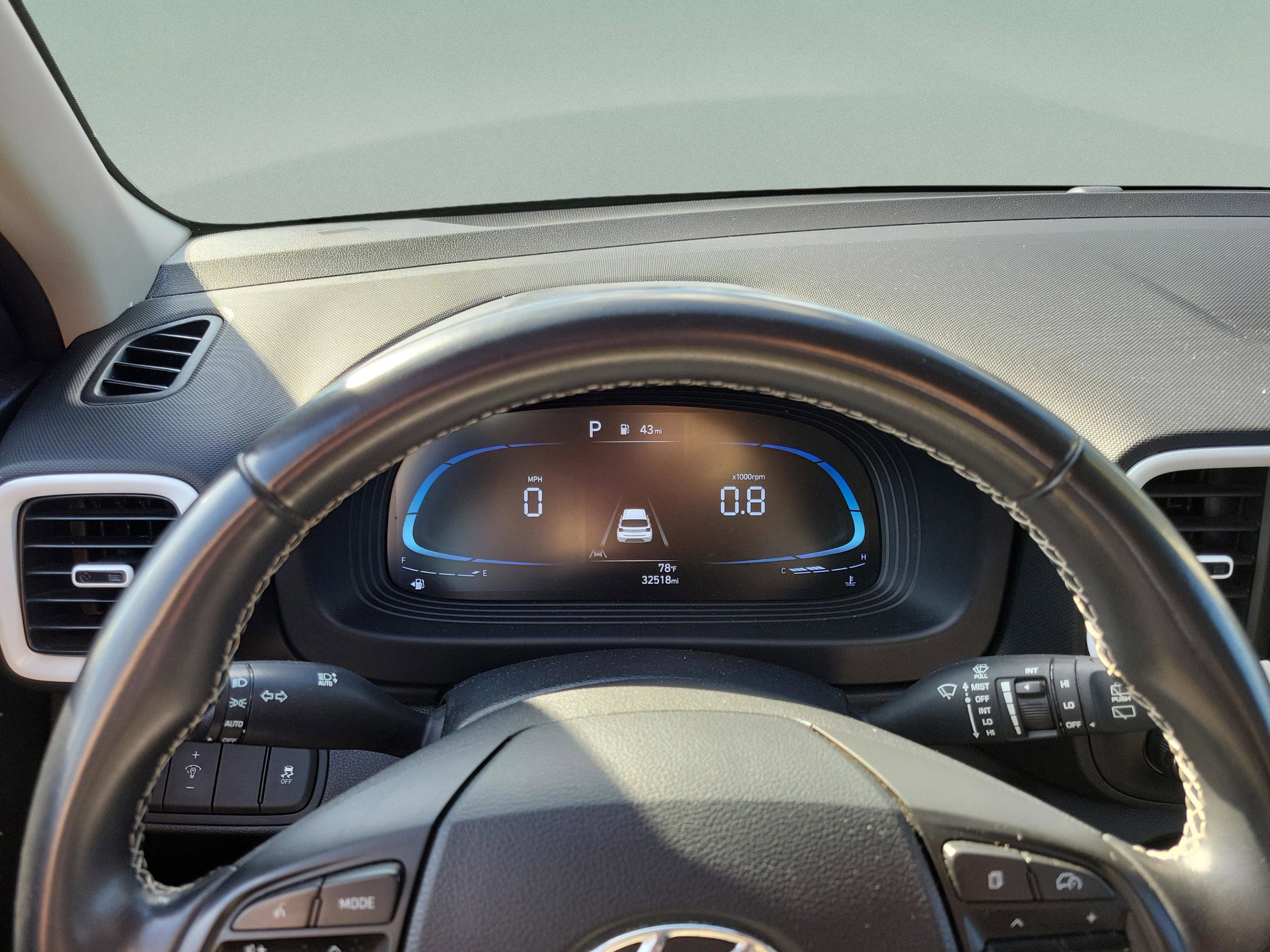 Used 2023 Hyundai Venue Limited image 20