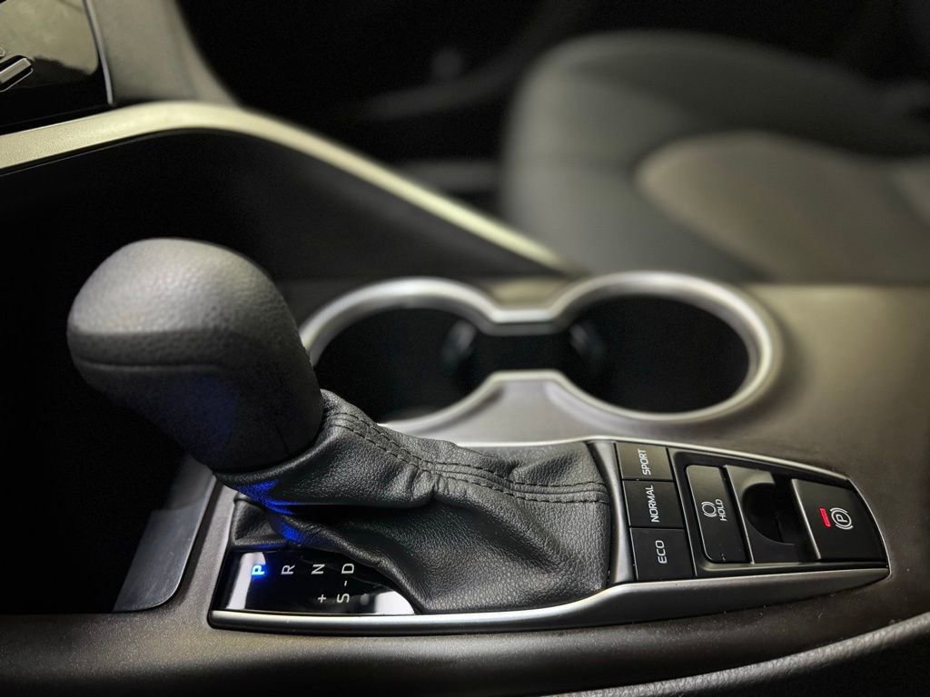 Used 2022 Toyota Camry LE image 19