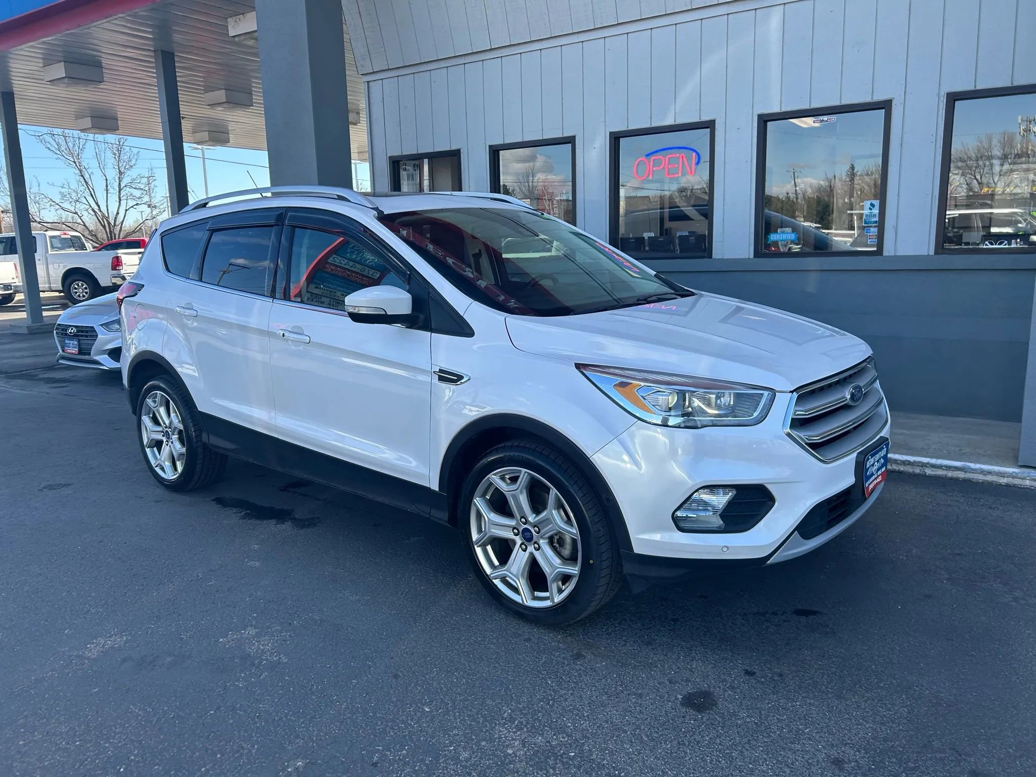 Used 2019 Ford Escape Titanium image 34