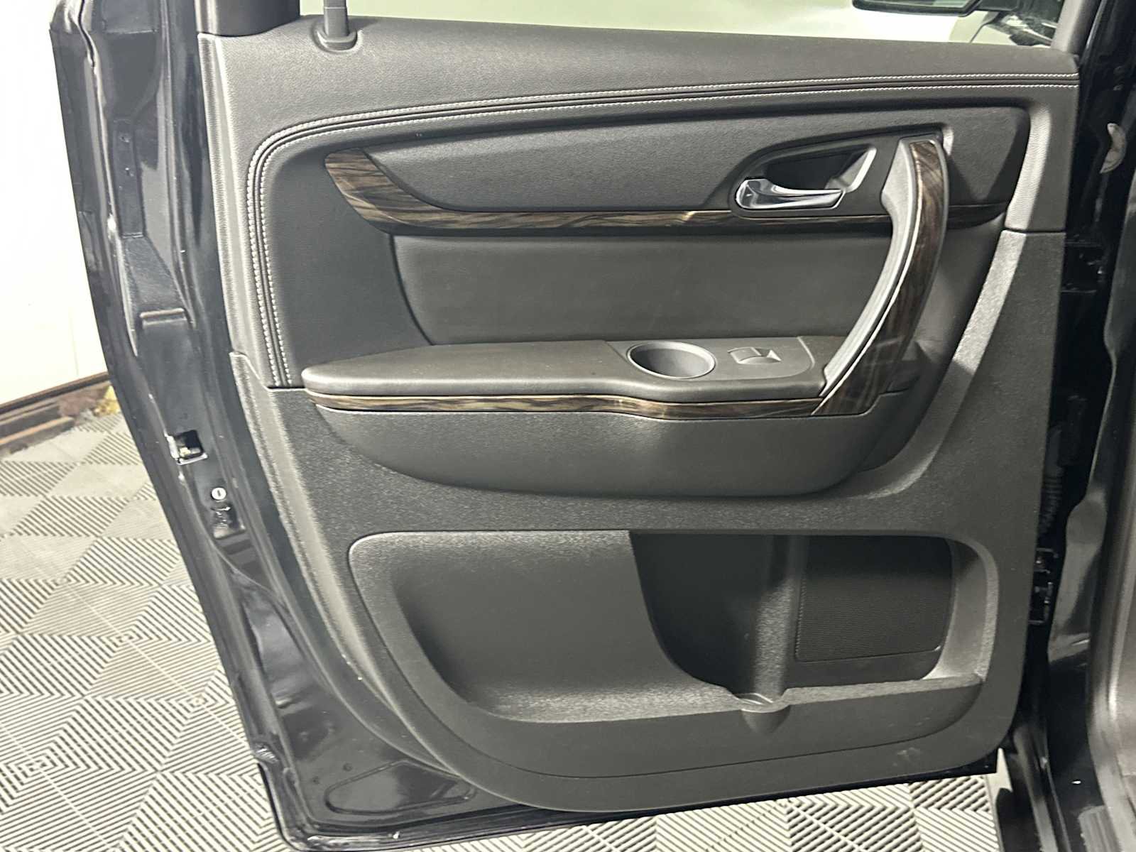 Used 2015 GMC Acadia Denali FWD image 25