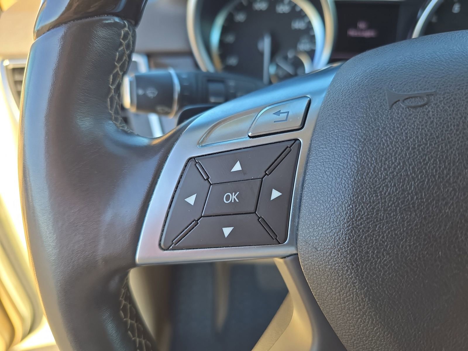 Used 2012 Mercedes-Benz ML 350 4MATIC image 23