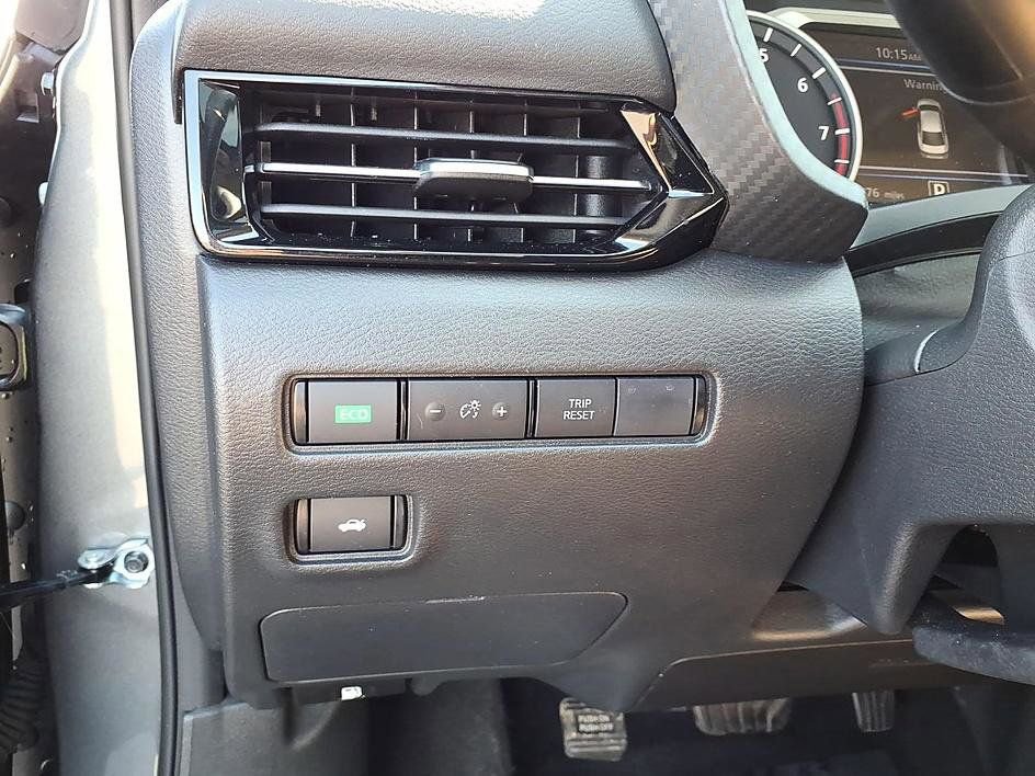 Used 2024 Nissan Sentra SR w/ SR Premium Package FWD image 25