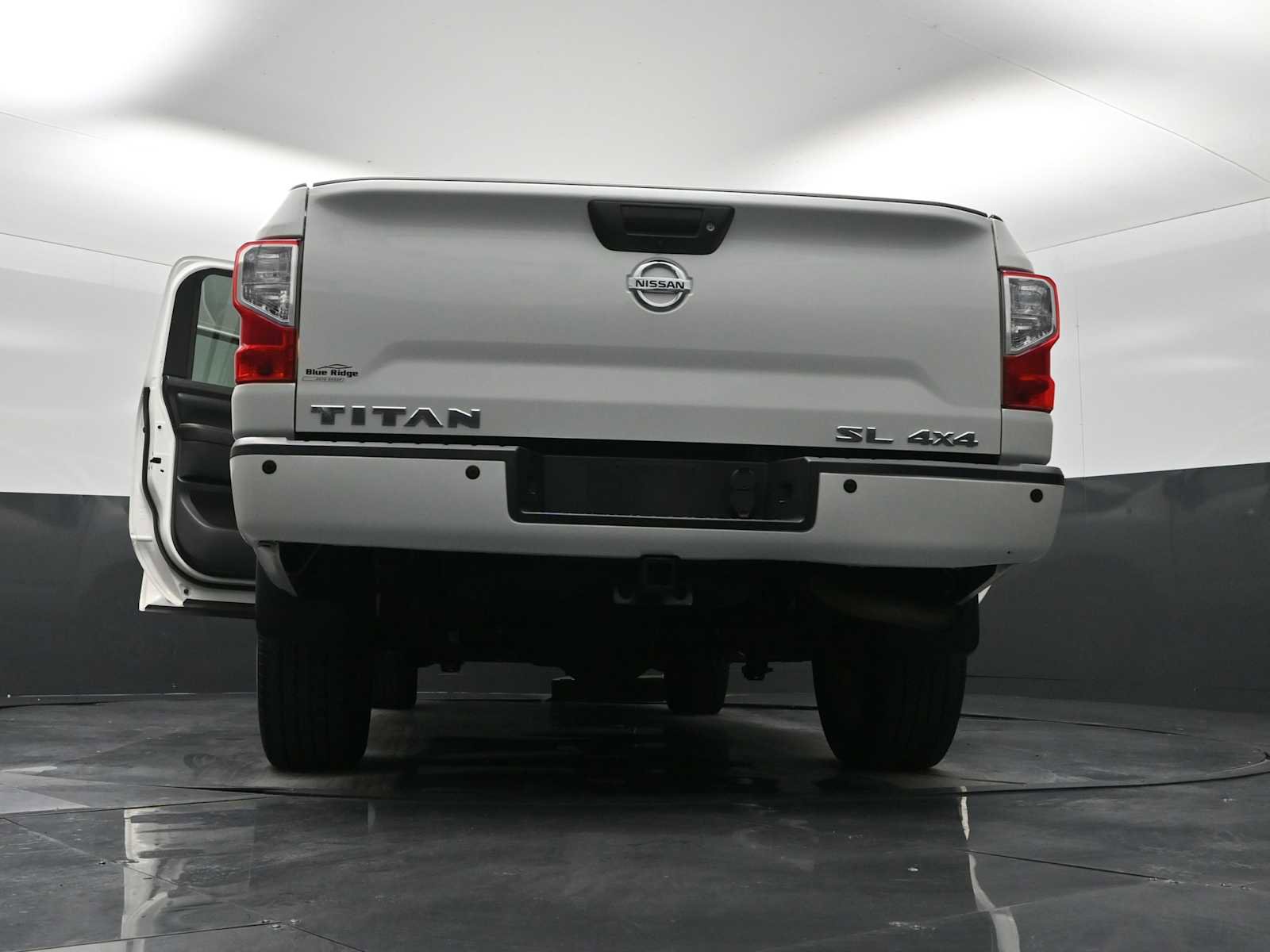 Used 2019 Nissan Titan SL image 35