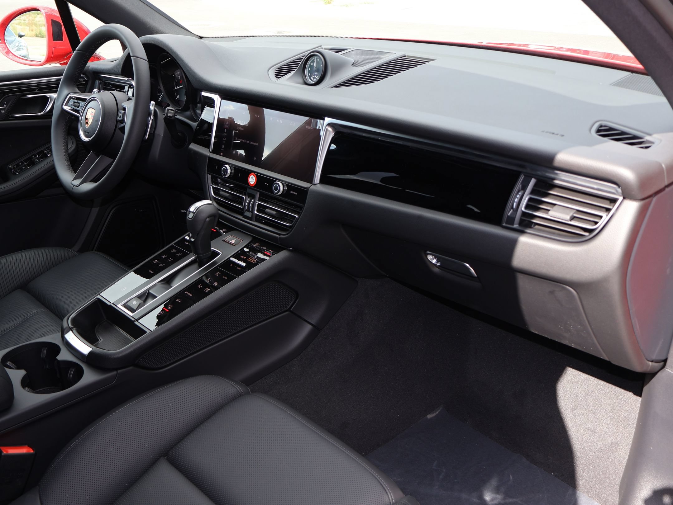 New 2026 Porsche Macan AWD/4WD image 30
