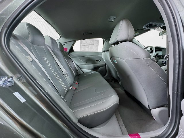Used 2025 Hyundai Elantra Sport FWD image 40